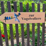 WEGSCHILD ZUR VOGELVOLIERE